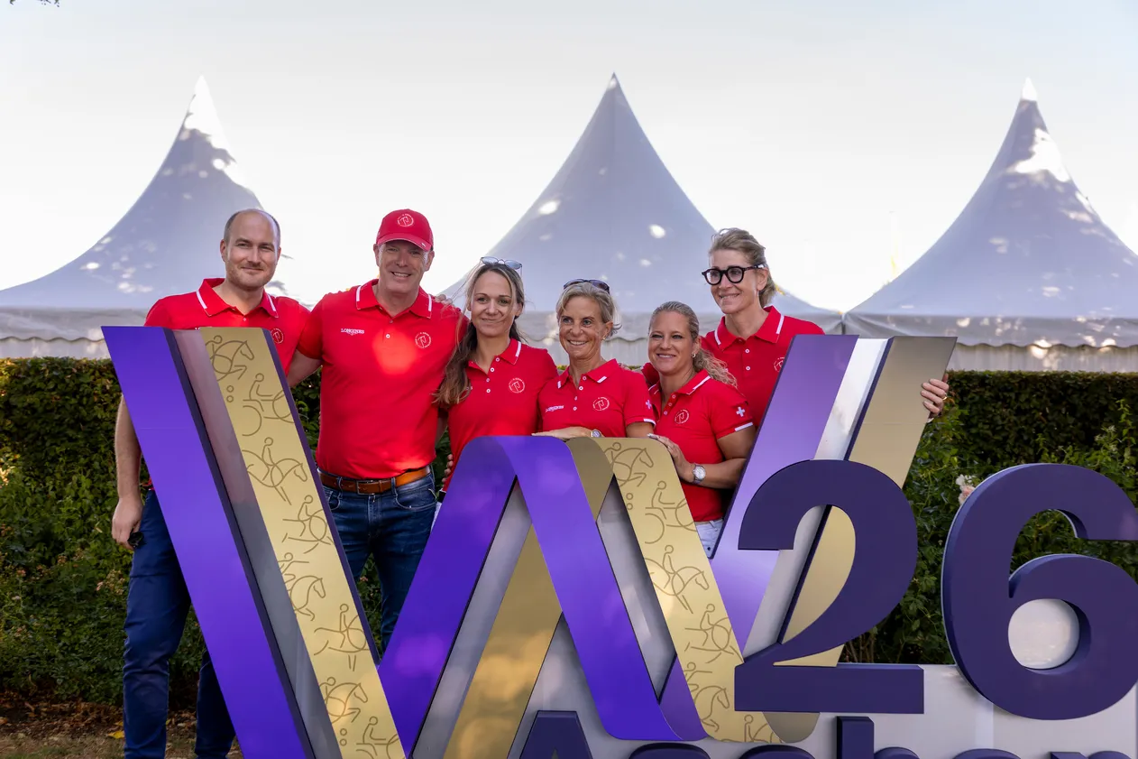 Team Schweiz, Eggenberger Delia, Wettstein, Estelle, Lenherr Charlotte, Haas Ruth, Equipenchefin, Oelrich Oliver, Trainer, Kühnle Christoph
FEI World Championships Aachen 2026
© Hippo Foto Media - Dirk Caremans
10/08/2026