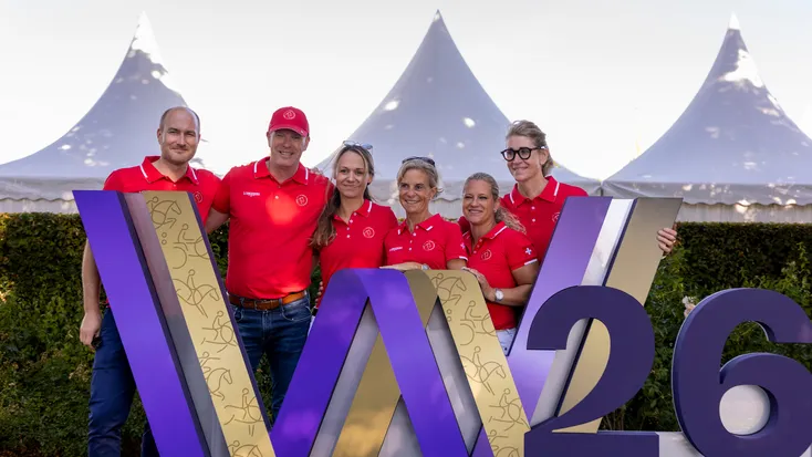 Team Schweiz, Eggenberger Delia, Wettstein, Estelle, Lenherr Charlotte, Haas Ruth, Equipenchefin, Oelrich Oliver, Trainer, Kühnle Christoph
FEI World Championships Aachen 2026
© Hippo Foto Media - Dirk Caremans
10/08/2026