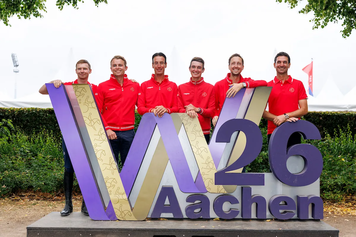 AACHEN - FEI World Championships 2026Team Switzerland
SMITH Jason (SUI),  WAAIJ Peter van der (Chef d´Equipe), JUFER Alein (SUI), JOLIAT Gaetan (SUI), FUCHS Martin (SUI), GUERDAT Steve (SUI)
FEI Jumping World Championship
1st Horse InspectionAachen, Reitstadion Soers
17. August 2026
© www.sportfotos-lafrentz.de/Stefan Lafrentz